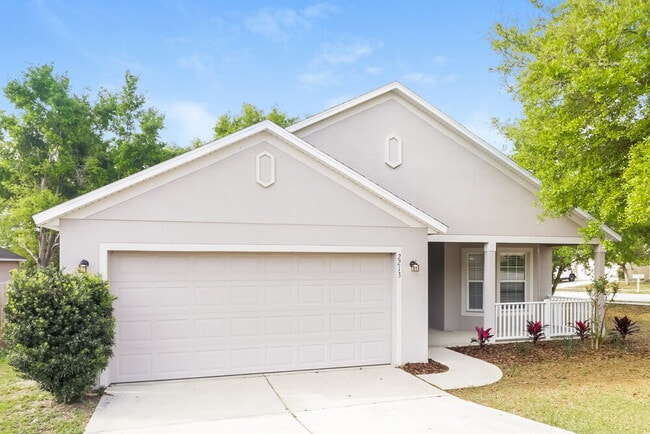 2213 Merry Rd in Tavares, FL - Building Photo - Building Photo