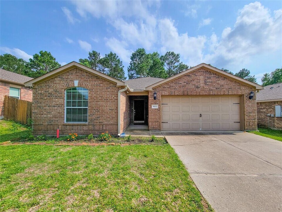 38211 S Lost Creek Blvd in Magnolia, TX - Building Photo