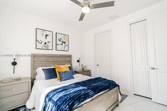 434-436 Bells St E in Lehigh Acres, FL - Building Photo - Building Photo