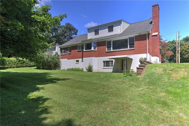 32 Koger Rd in Trumbull, CT - Building Photo - Building Photo