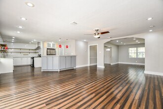 5715 Ettrick Dr in Houston, TX - Building Photo - Building Photo