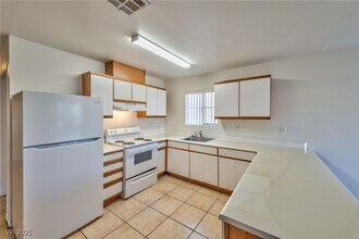 6983 Appleton Dr in Las Vegas, NV - Foto de edificio - Building Photo