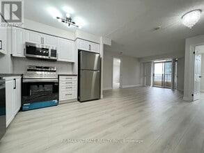 310 Burnhamthorpe Rd W in Mississauga, ON - Building Photo - Building Photo