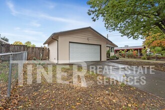 7520 Schreiner St in Sacramento, CA - Building Photo - Building Photo