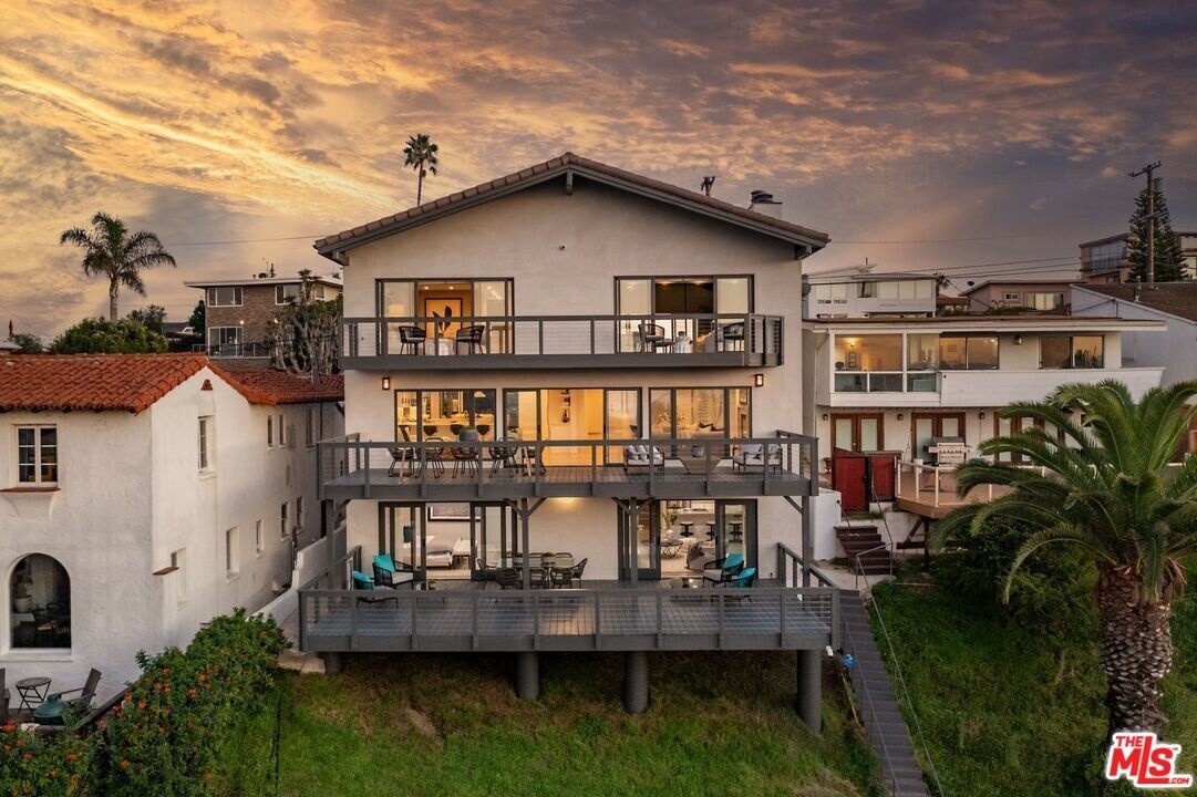 249 Rees St in Los Angeles, CA - Building Photo