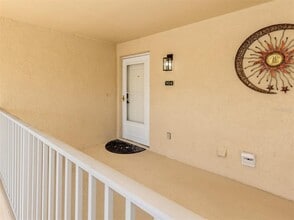 5800 Sabal Trace Dr in North Port, FL - Building Photo - Building Photo