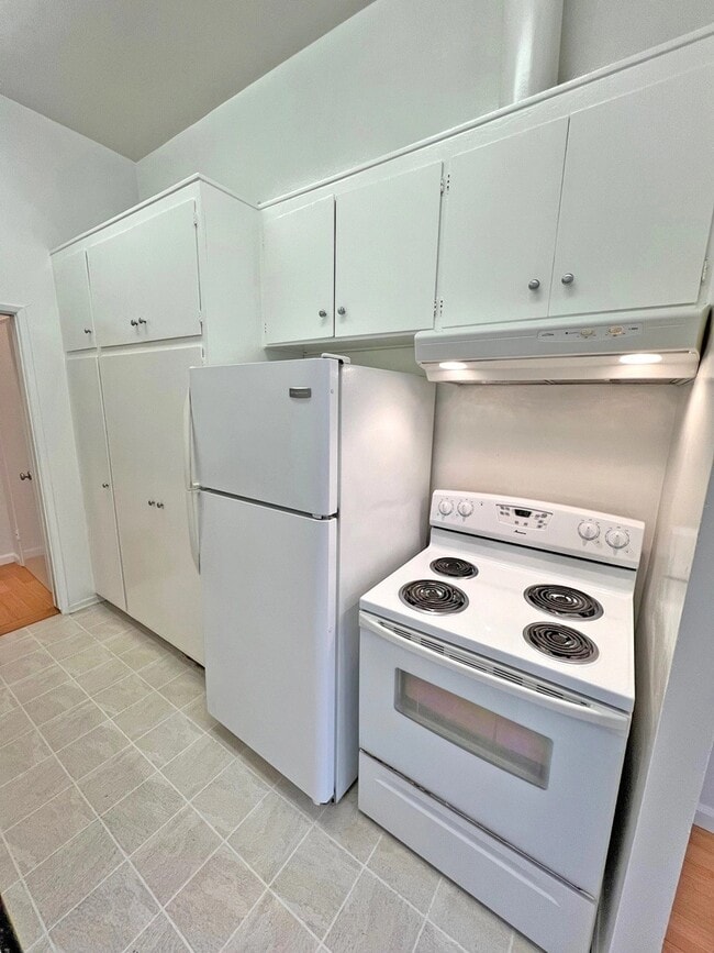 11936 Darlington Ave