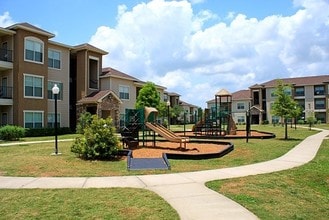 Bayview Apartments in Baytown, TX - Building Photo - Building Photo