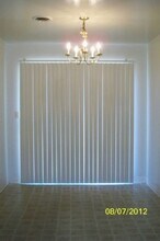 245 Strathaven Way in Stockton, CA - Foto de edificio - Building Photo