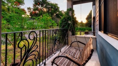 2304 Holly St in Austin, TX - Building Photo - Building Photo