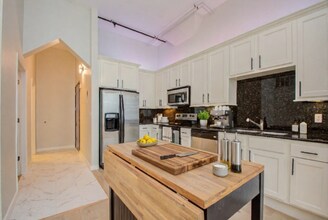 705 Main St in Houston, TX - Building Photo - Building Photo