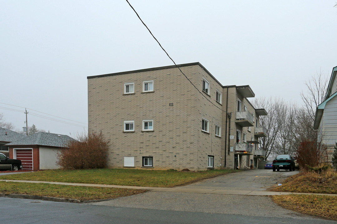 122 6th Ave in Kitchener, ON - Building Photo