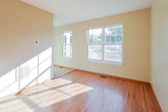 308 Hill Ave in North Aurora, IL - Building Photo - Building Photo