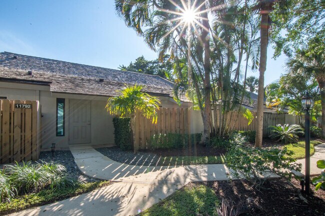 11792 Wimbledon Cir in Wellington, FL - Building Photo - Building Photo
