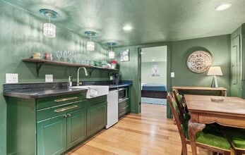 4427 SE Ramona St, Unit Lower Unit in Portland, OR - Foto de edificio - Building Photo