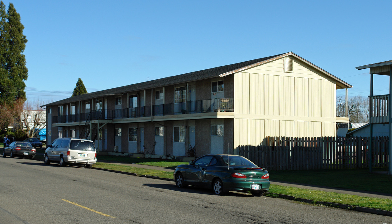 926 5th Ave SE in Albany, OR - Building Photo