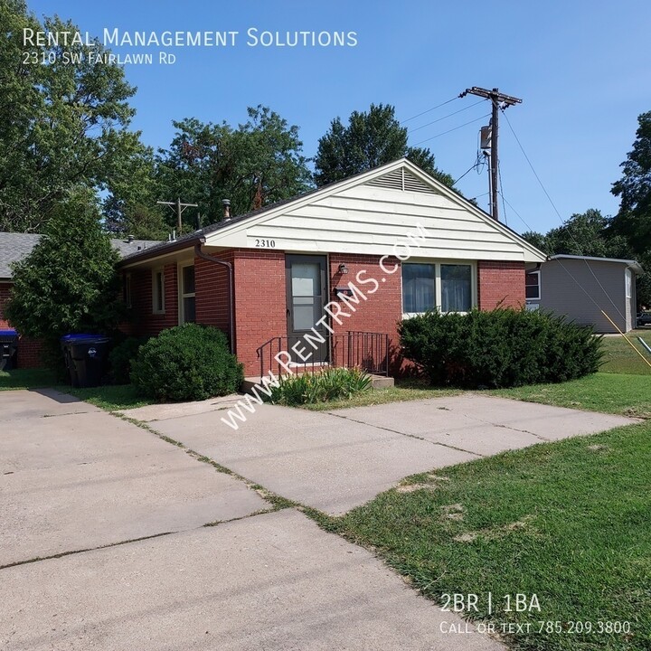 2310 SW Fairlawn Rd in Topeka, KS - Building Photo