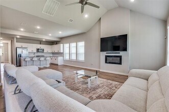 640 Olympic Wy in Red Oak, TX - Building Photo - Building Photo