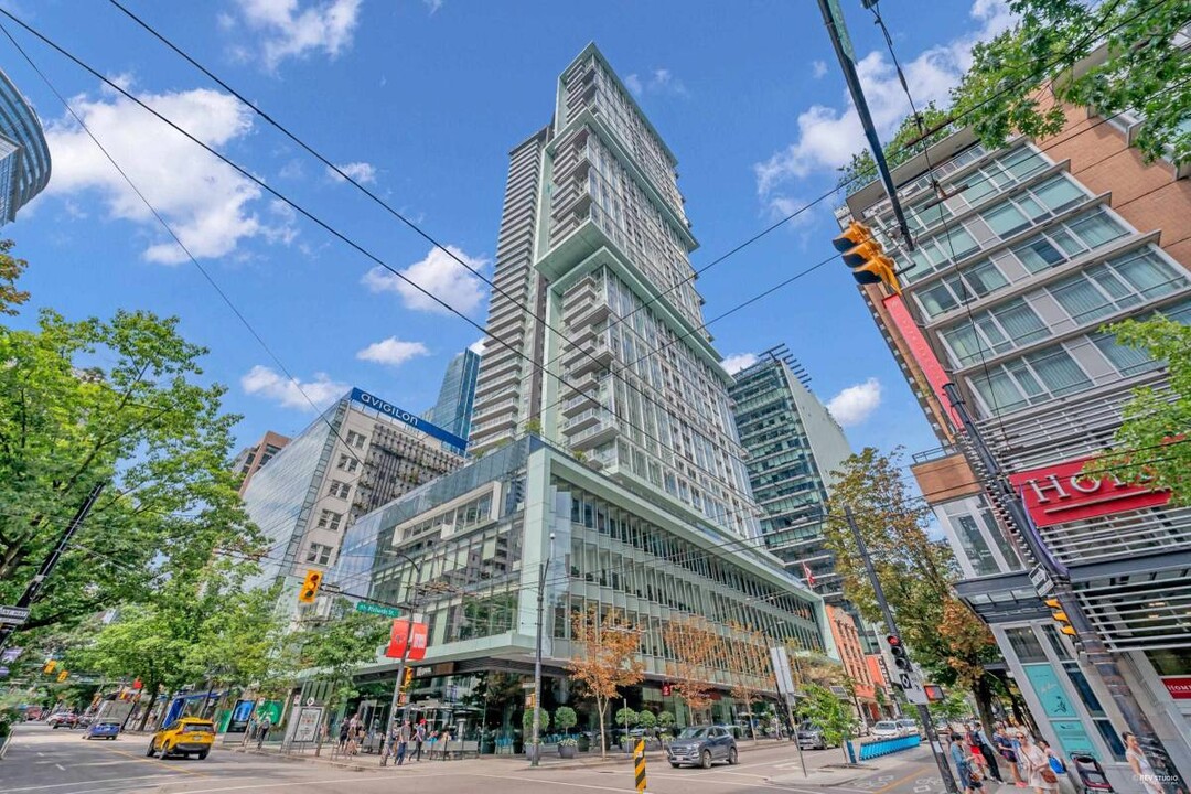 777 Richards St in Vancouver, BC - Building Photo