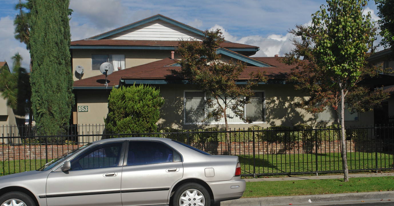 653 E Ruddock St in Covina, CA - Foto de edificio