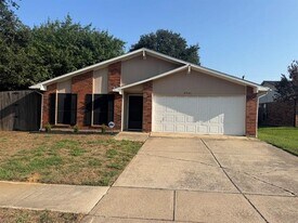 6905 Blackberry Dr in Arlington, TX - Building Photo