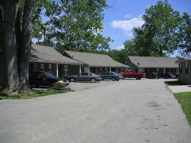 Forestry Park Apartments in Henryville, IN - Building Photo - Building Photo