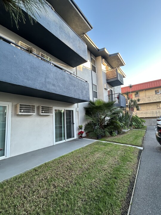 Reflections at Brittania in Los Angeles, CA - Foto de edificio