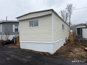 55 Sugar St in Newtown, CT - Building Photo - Building Photo