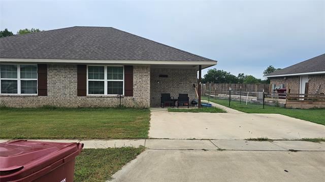 905 W 7th St in Bonham, TX - Building Photo
