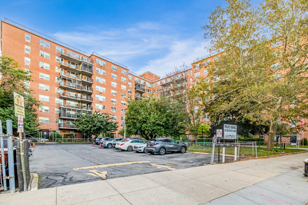 Aguilar Gardens in Fresh Meadows, NY - Building Photo