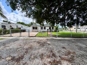 602 E 50th St in Hialeah, FL - Building Photo - Building Photo