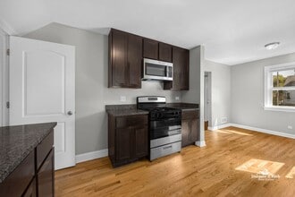 8716 S Sacramento Ave in Chicago, IL - Building Photo - Building Photo