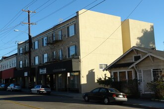 1511 MacArthur Blvd in Oakland, CA - Building Photo - Building Photo