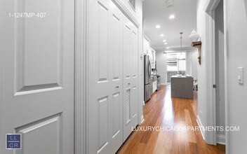 1247 W Madison St-Unit -314 in Chicago, IL - Building Photo - Building Photo