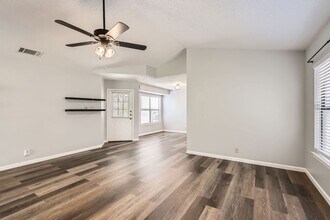 9507 Autumn Gold in San Antonio, TX - Building Photo - Building Photo