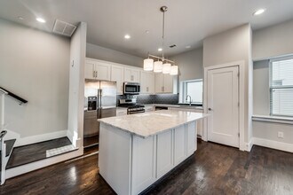 5815 Bryan Pky in Dallas, TX - Building Photo - Building Photo