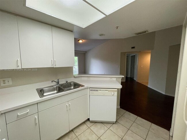 4191 N Haverhill Rd in West Palm Beach, FL - Building Photo - Building Photo