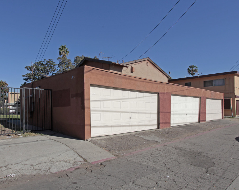 1822 W Sumac Ln in Anaheim, CA - Building Photo