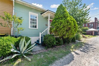 534 E Gordon Ln in Savannah, GA - Building Photo - Building Photo