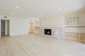 149 Via Waziers in Newport Beach, CA - Foto de edificio - Building Photo