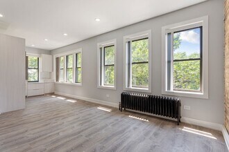#1310 - The Villages of Eastlake in Chicago, IL - Building Photo - Interior Photo