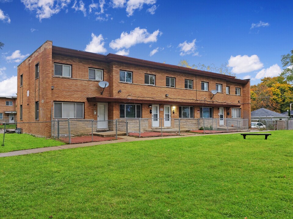 1435 Hervey Ave in North Chicago, IL - Building Photo