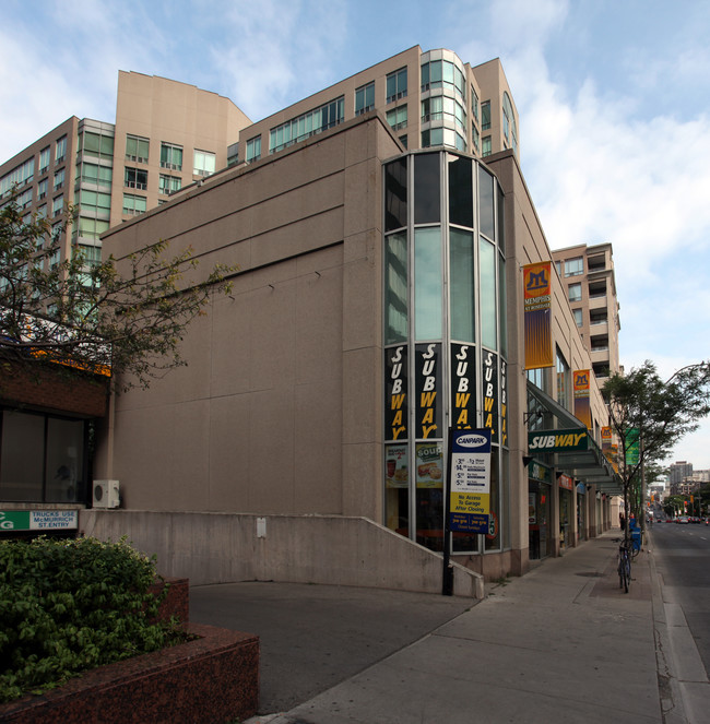 946-948 Yonge St in Toronto, ON - Building Photo - Building Photo