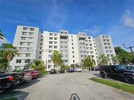 9143 SW 77th Ave in Miami, FL - Building Photo