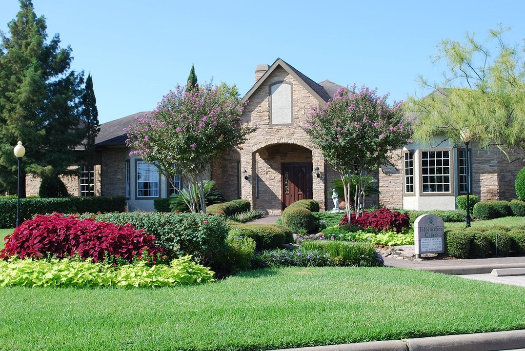 Trails At Corinthian Creek in Jersey Village, TX - Foto de edificio