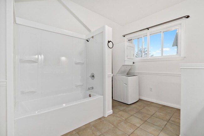 1528 Ridge Ave in Coraopolis, PA - Building Photo - Building Photo