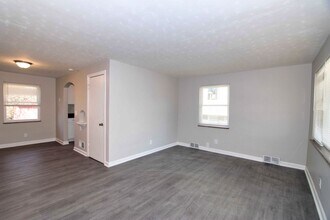 855 Academy Ave in Cincinnati, OH - Building Photo - Building Photo