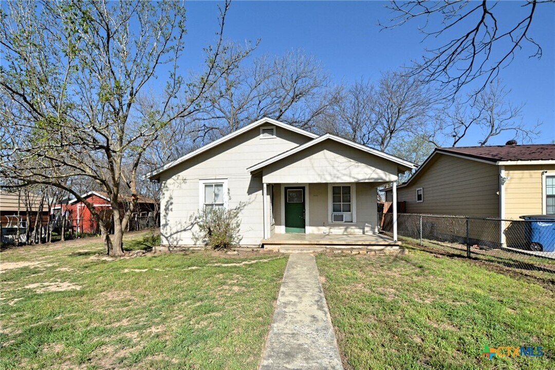 875 Porter St in New Braunfels, TX - Building Photo