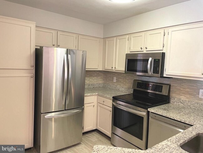 1100 Quaker Hill Dr in Alexandria, VA - Building Photo - Building Photo