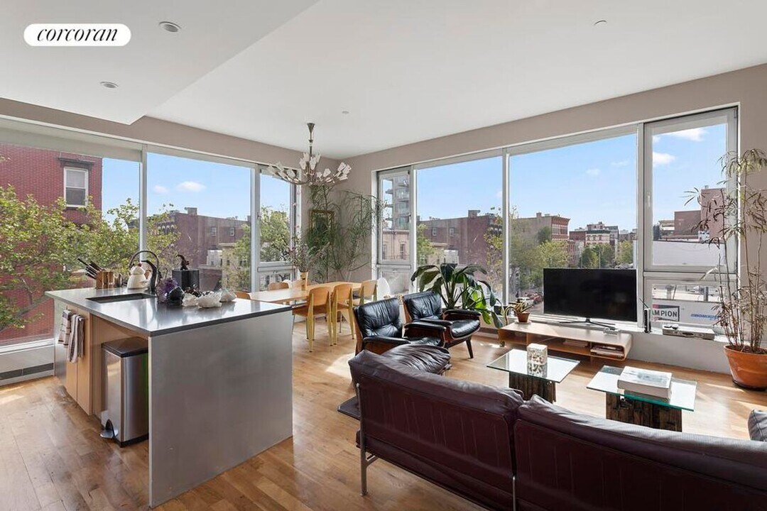 120 N 7th St in Brooklyn, NY - Building Photo
